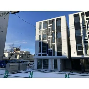 メニーズコート創成タウン C棟【2階】の外観