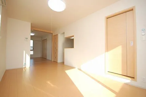 グレイス ワン【3階】の居間