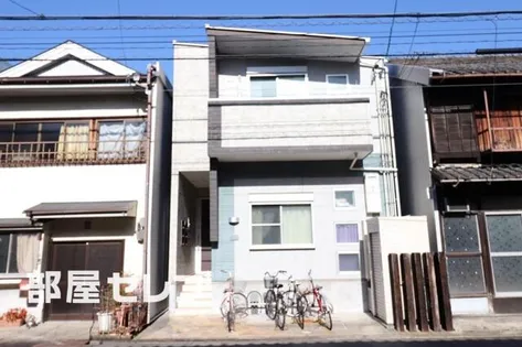 La Vie en rose(ラヴィアンローズ)【2階】の外観