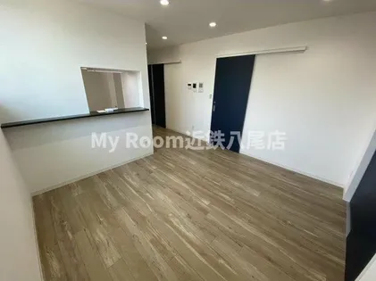 リビングライフ八尾山本【3階】の居間