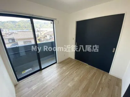 リビングライフ八尾山本【3階】の居間