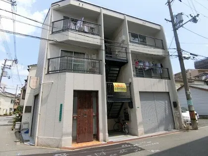 レッドコーポの画像