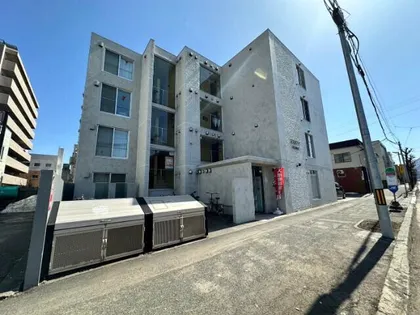 ゼスティ医大前【3階】の外観