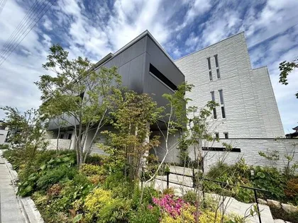 ラフィ シャルールの画像