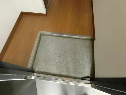 パース湊川【1階】の玄関