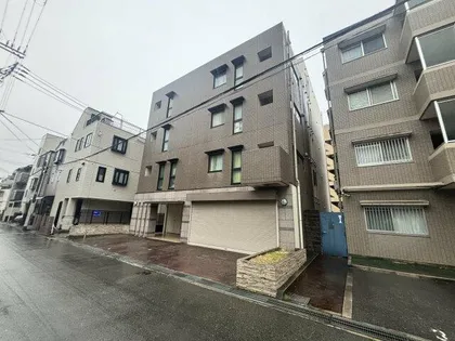 ジェヌイン本山の画像