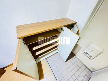 リビュー豊島【503号室】の玄関