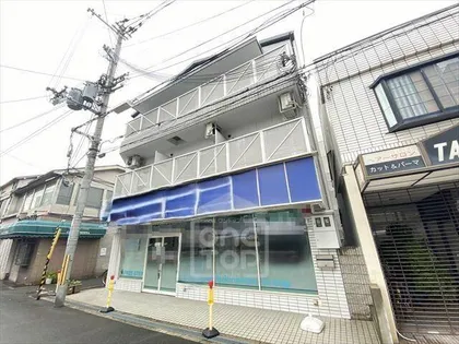 パーシモン128【2階】の外観