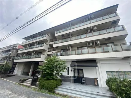 パインハウス【2階】の外観