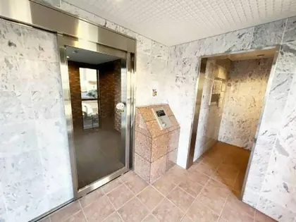 フォンテーヌ峯【5階】の玄関