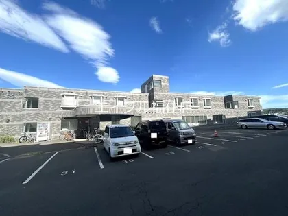 西岡サンマウンテンシャトー【2階】の外観