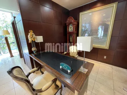 ロイヤルオーク栄セントラルプラザ【6階】の玄関