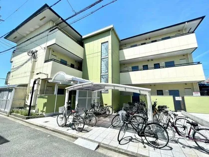 ロイヤルコート天美南【2階】の外観