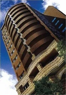 プレサンス泉セレグレード【8階】の外観