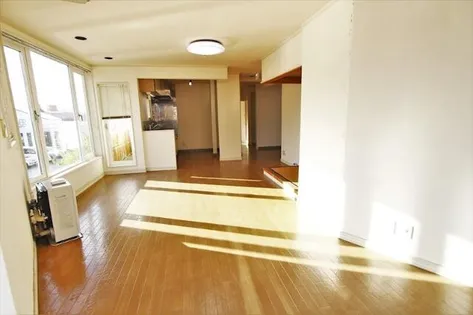 アルファ西岡ビル【2階】の居間