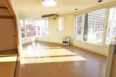 アルファ西岡ビル【2階】の居間