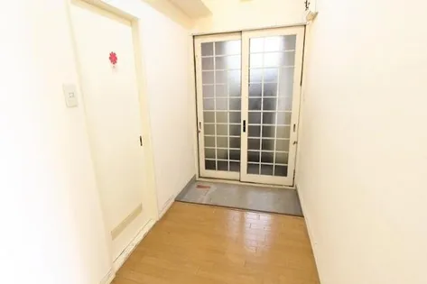 アルファ西岡ビル【2階】の玄関