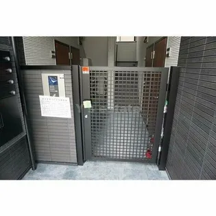 リビングライフ八尾山本【3階】の玄関