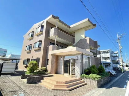 ルイーズ【1階】の外観