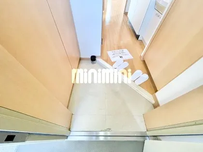 ベルファース川原通【4階】の玄関