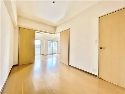 ヴィラエーデル大須【2階】の居間