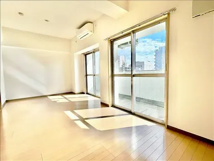 ヴィラエーデル大須【2階】の居間