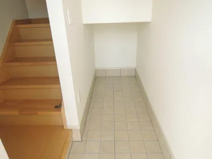 フィオーレ中郷【3階】の玄関