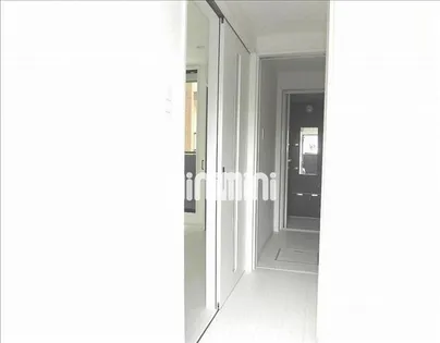 メゾンソレイユ名駅西【2階】の玄関