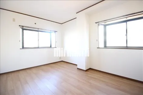 シュロス彩紅橋【3階】の居間