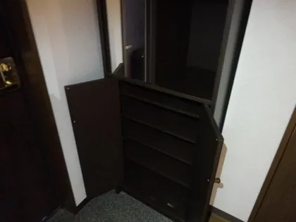 リバーサイド前田【5階】の玄関