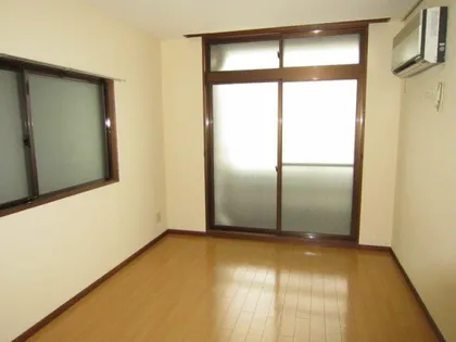 ピーフル庄内【2階】の居間