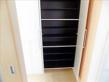 コンフォール【1階】の玄関