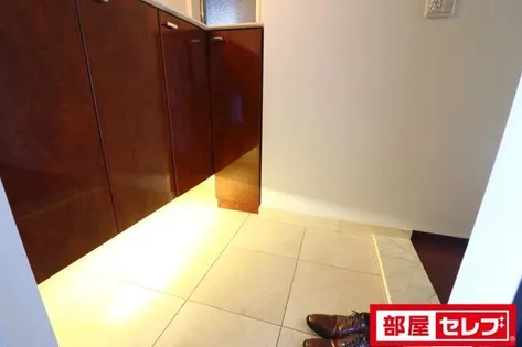 シティハウス上前津【202号室】の玄関
