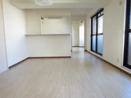 メゾンアンブリック【4階】の居間