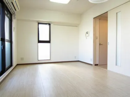 メゾンアンブリック【4階】の居間