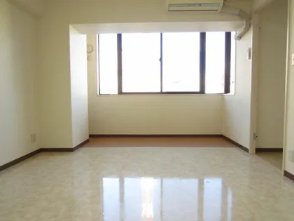 メゾンアンブリック【4階】の居間