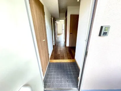 ヒルズトワニー【2階】の玄関