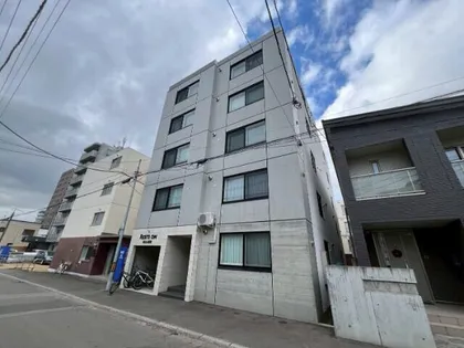 RESTS ON 旭山公園通の画像