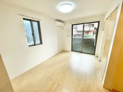 ジャルダン南【1階】の居間