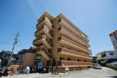 ファミーユ長谷川【2階】の外観