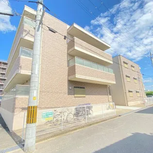 ラペルルエストの画像