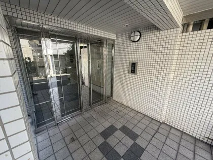 ジョイフル石屋川【3階】の玄関