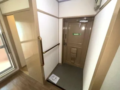 鶴甲団地10号棟【1階】の玄関