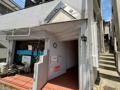 ルパレ西灘【5階】の玄関