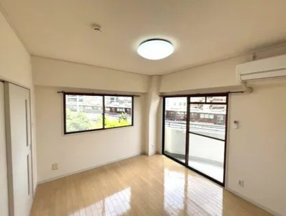 ルパレ西灘【5階】の居間