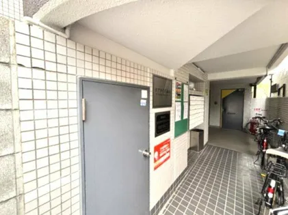 リアライズ本山【3階】の玄関