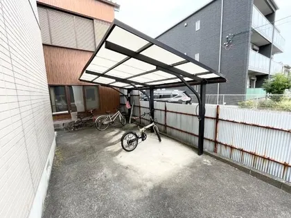 アーバンビラ鶴里【1階】の玄関