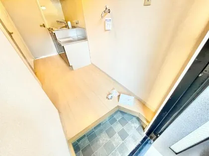 アーバンビラ鶴里【1階】の玄関