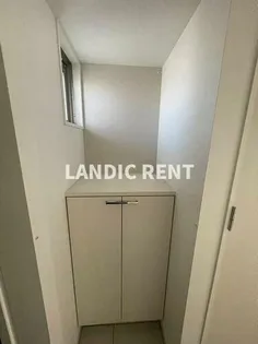 エンクレスト空港通り【6階】の玄関