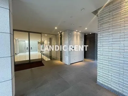 エンクレスト空港通り【6階】の玄関